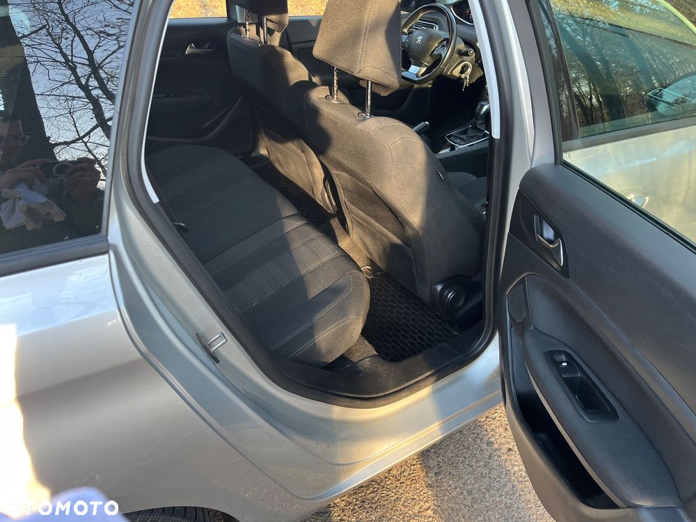 Peugeot 308 BlueHDi FAP 120 EAT6 Stop & Start Active - 28