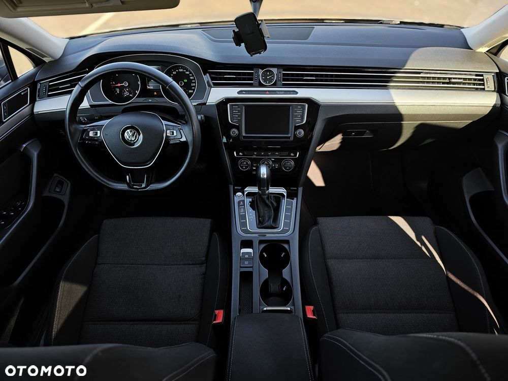 Volkswagen Passat - 14