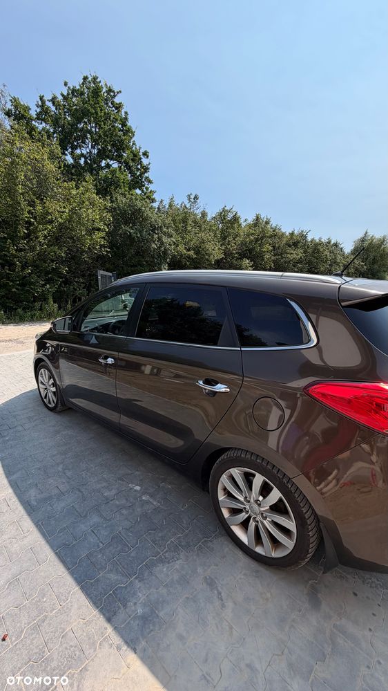 Kia Carens - 2