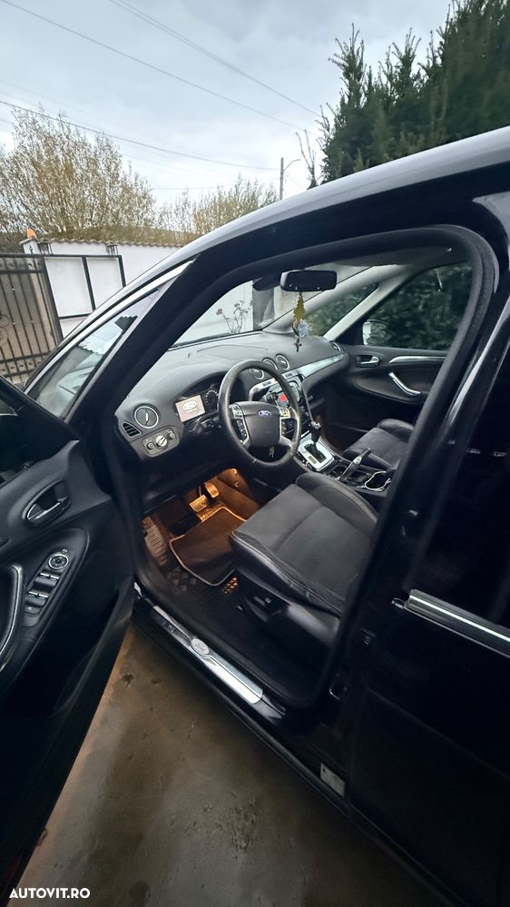 Ford S-Max - 14