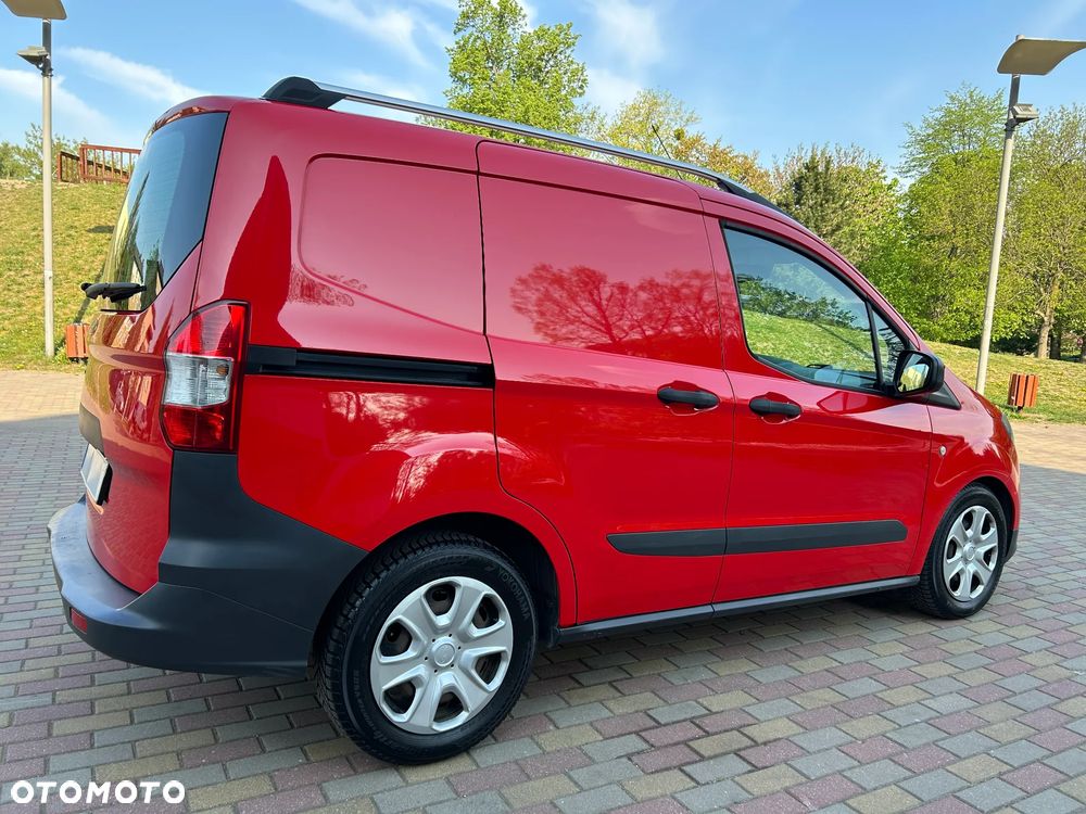 Ford Transit Courier - 33