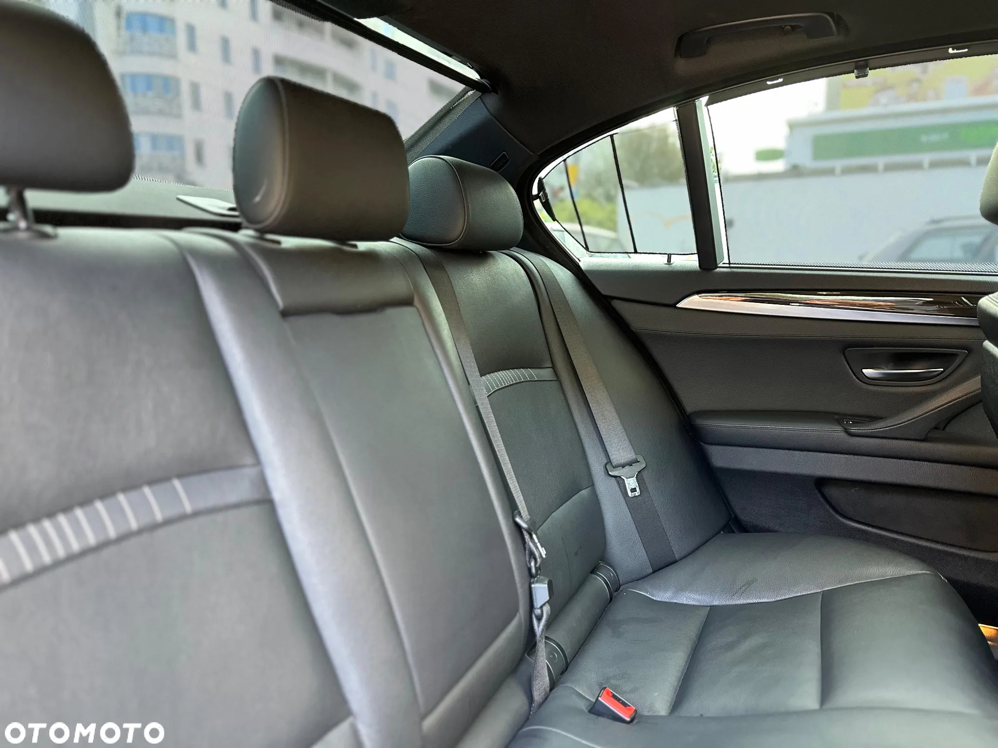 BMW Seria 5 550i - 22