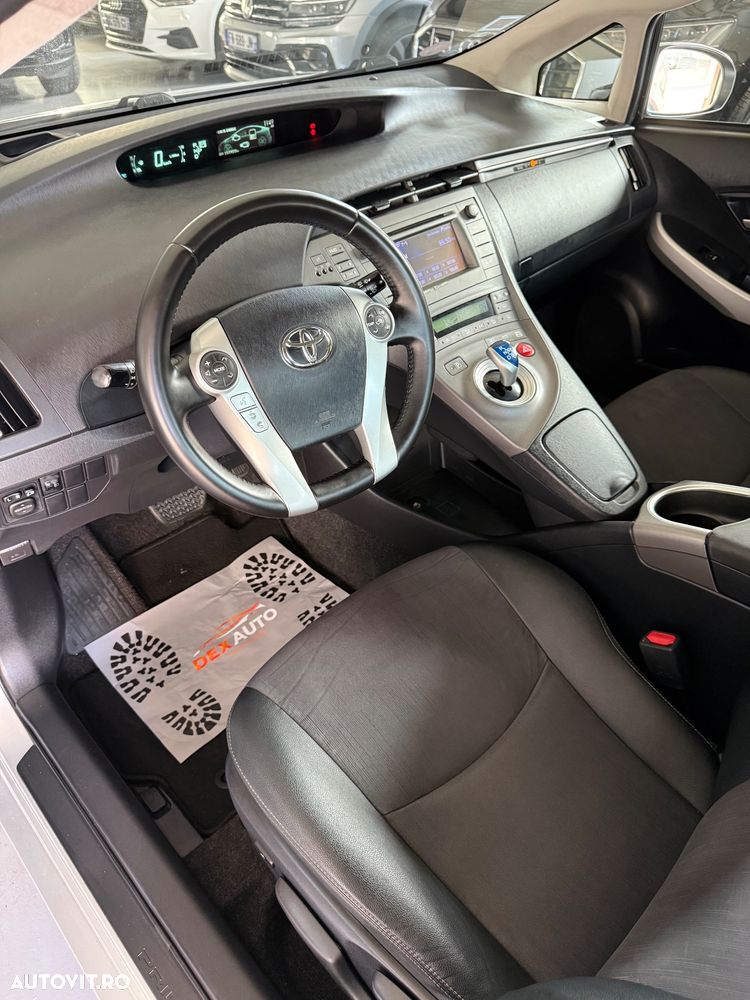 Toyota Prius (Hybrid) Comfort - 9