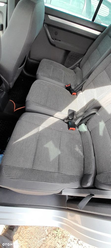 VW TOURAN I FOTEL LEWY PRAWY ŚRODKOWY TYŁ TYLNY nr. 106/7 - 2