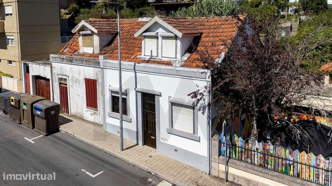 Moradia com Terraço e Potencial de Valorização — Rua das Escolas, n - Grande imagem: 2/26