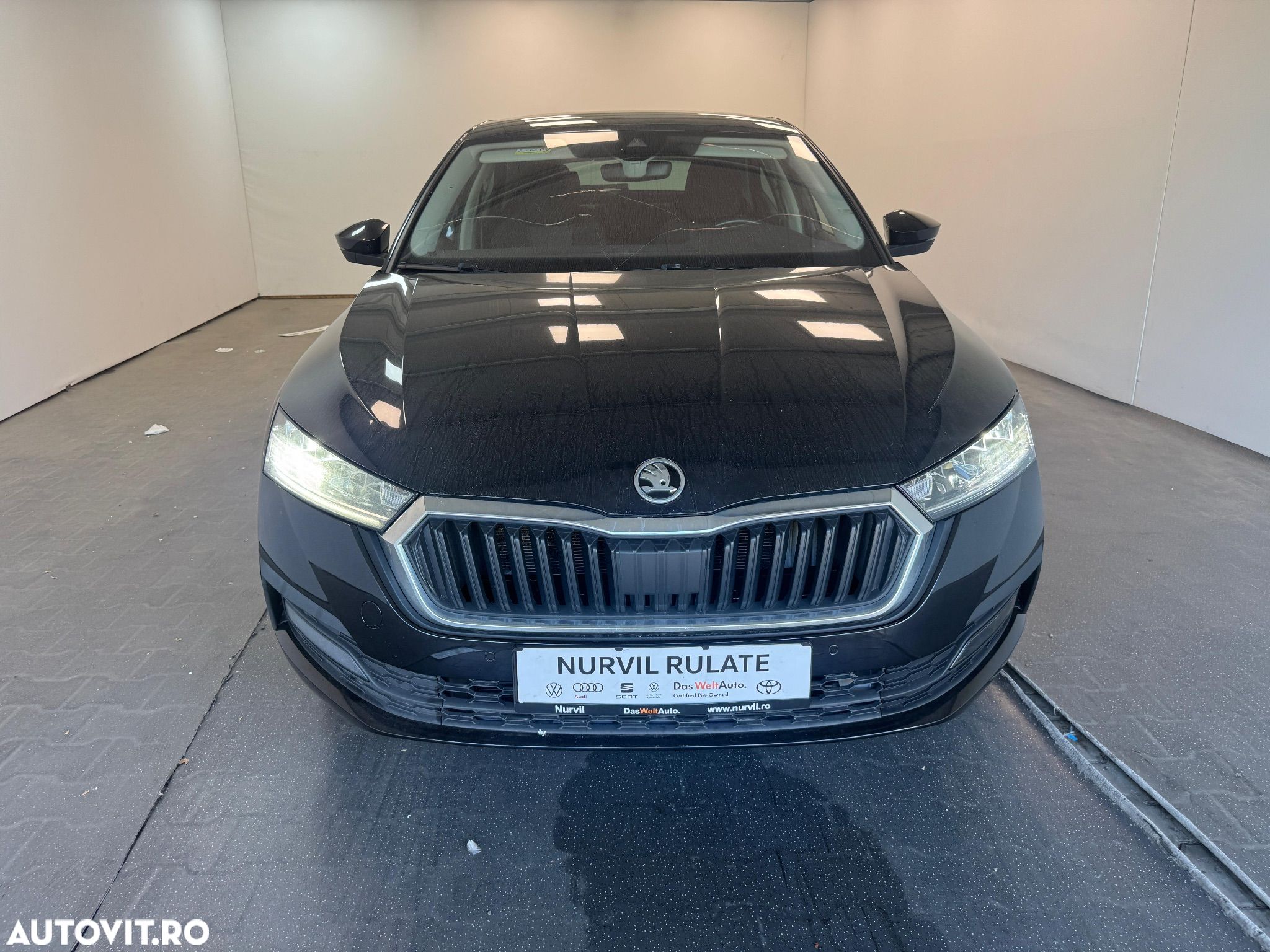 Skoda Octavia 2.0 TDI DSG Ambition - 1