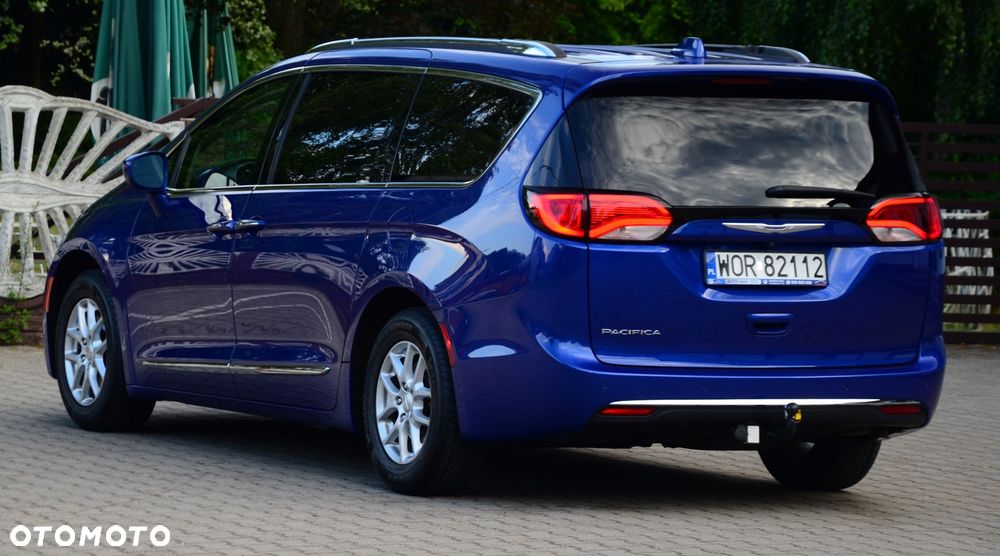 Chrysler Pacifica - 17