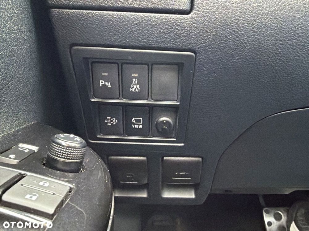 Toyota Hilux 2.8 D-4D Double Cab GR Sport 4x4 - 16