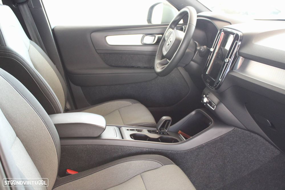 Volvo XC 40 1.5 T2 Momentum Core Geartronic - 10