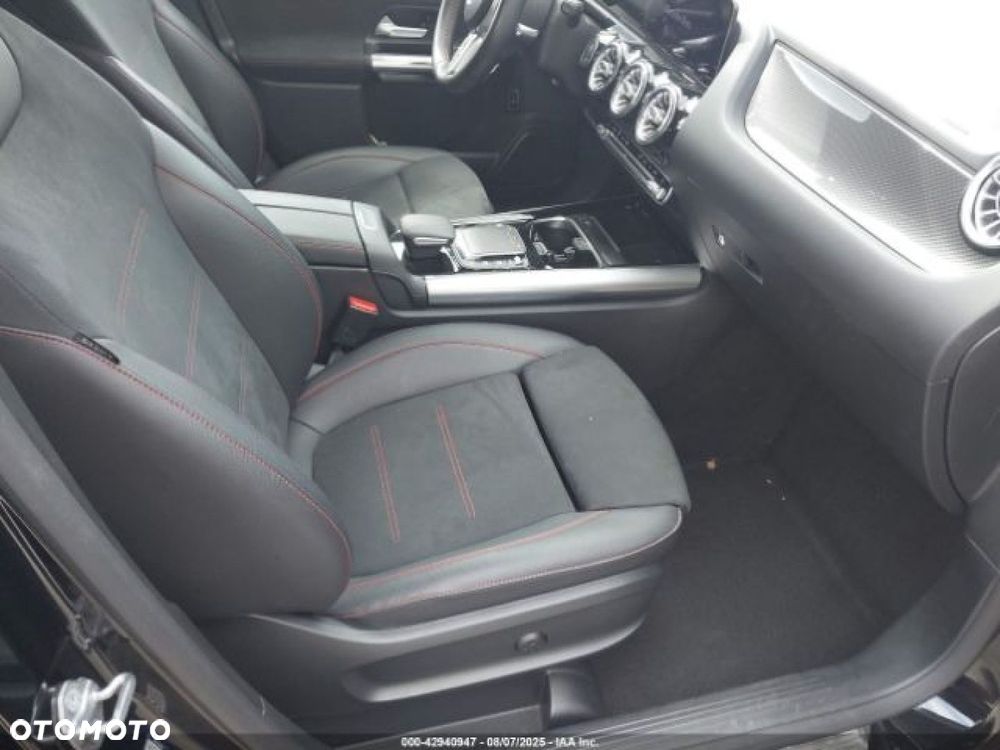Mercedes-Benz GLA - 8