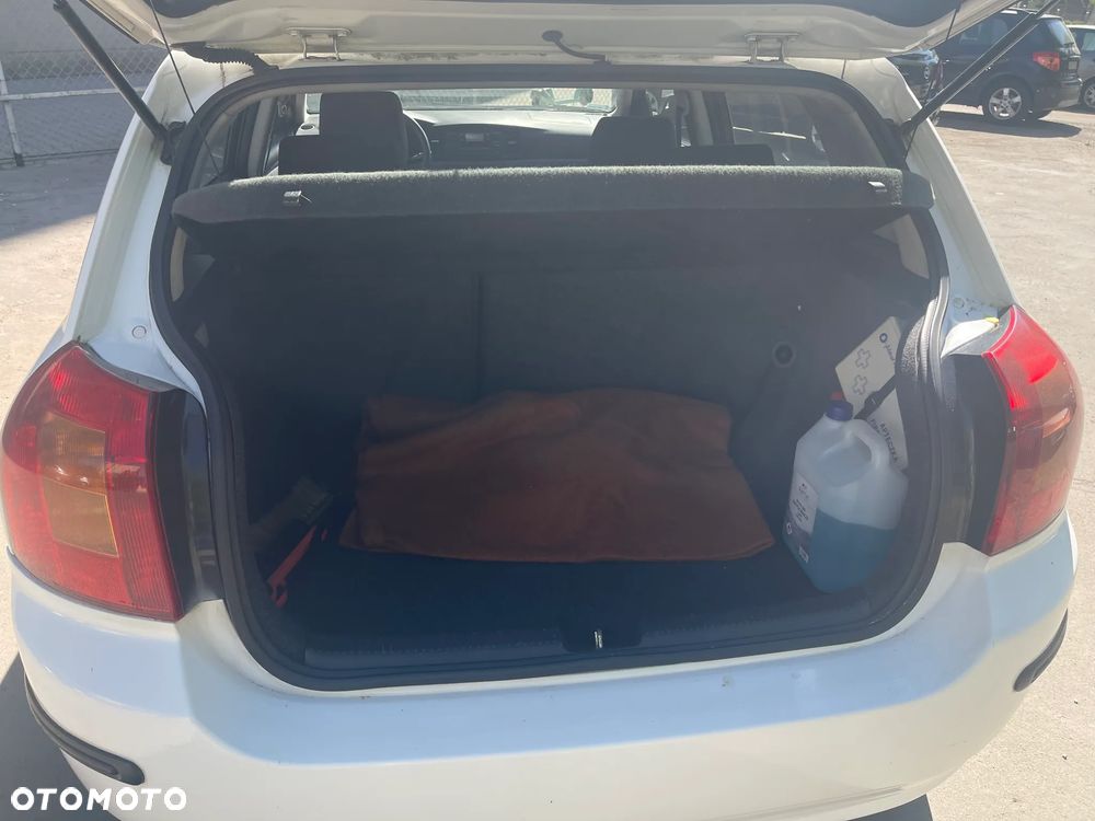 Toyota Corolla 1.6 VVT-i Sol - 4