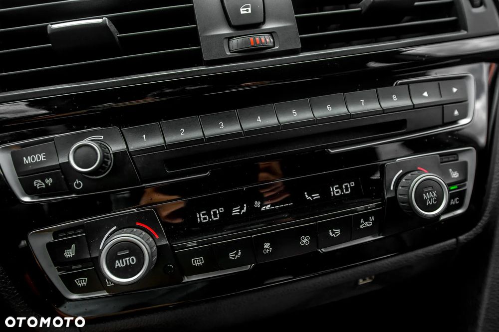 BMW Seria 3 320d Touring xDrive M Sport - 37