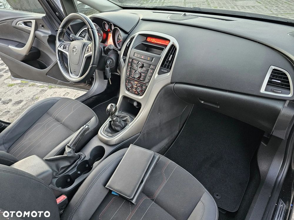 Opel Astra 1.4 Turbo 150 Jahre - 17