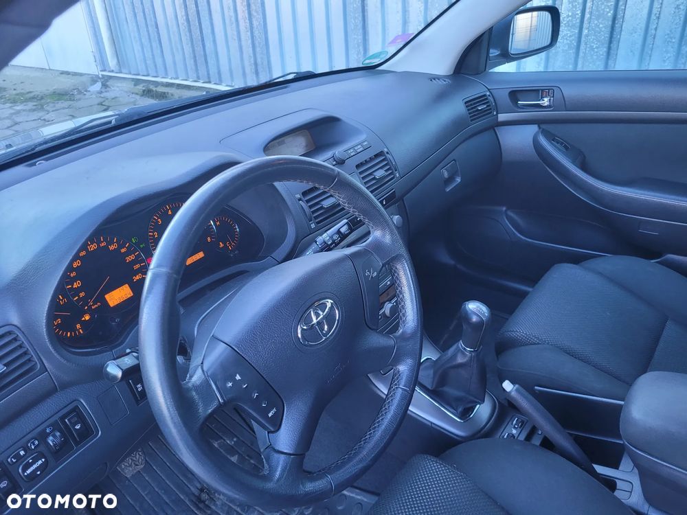 Toyota Avensis - 9