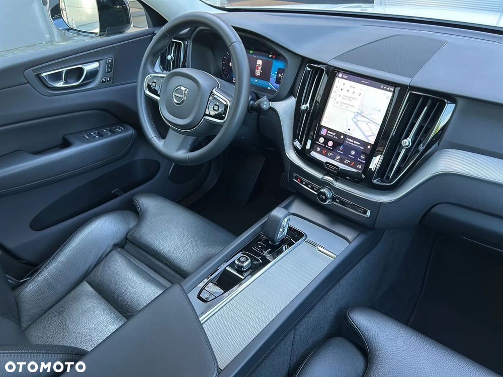 Volvo XC 60 B4 B Plus Dark - 17