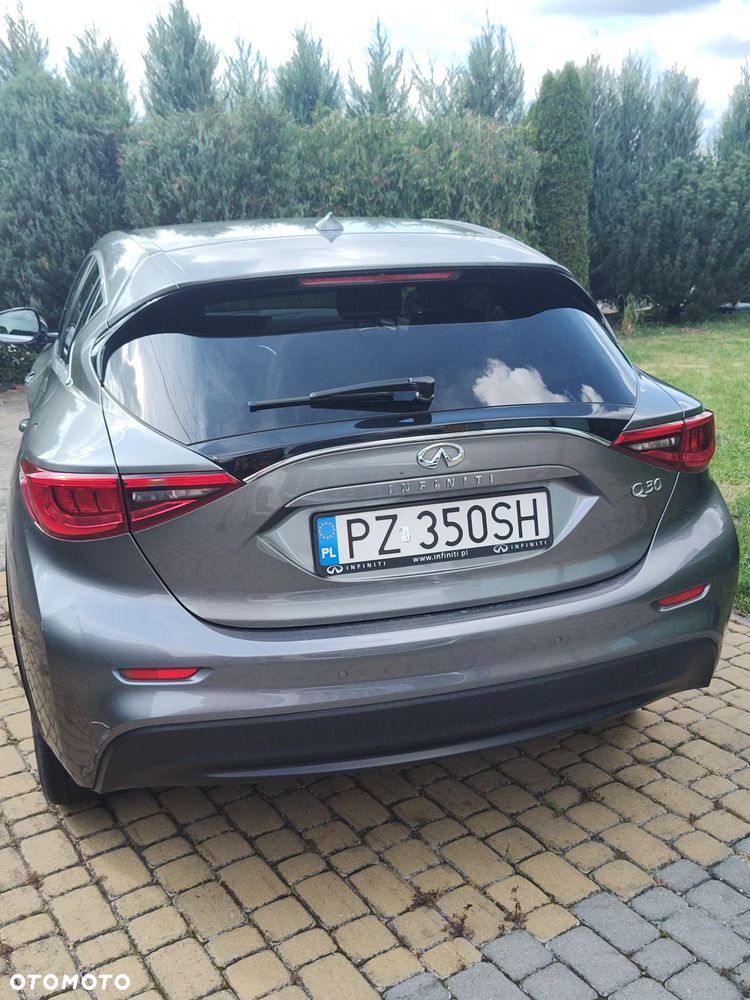 Infiniti Q30 - 24