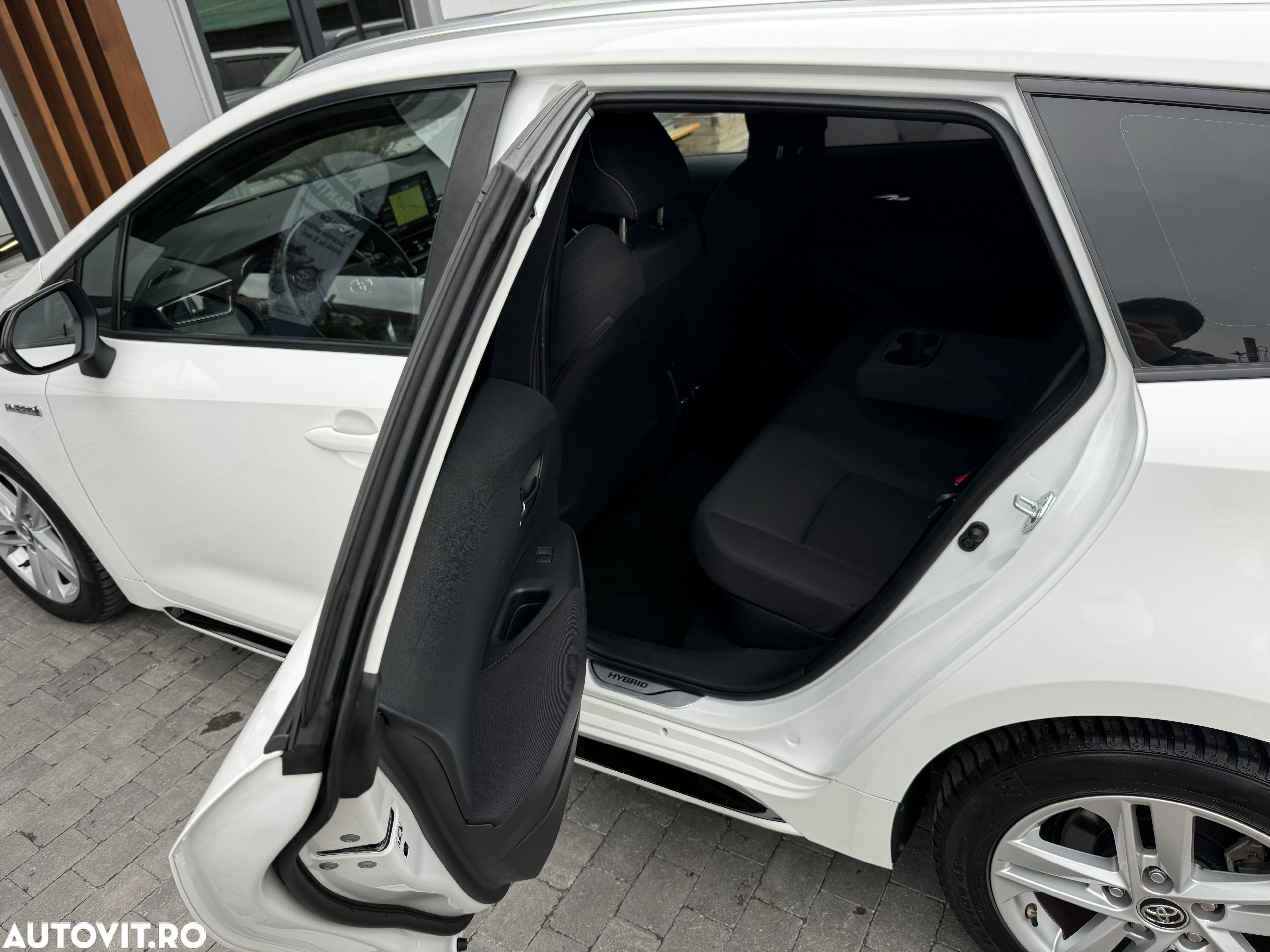 Toyota Corolla 1.8 HSD Business - 8