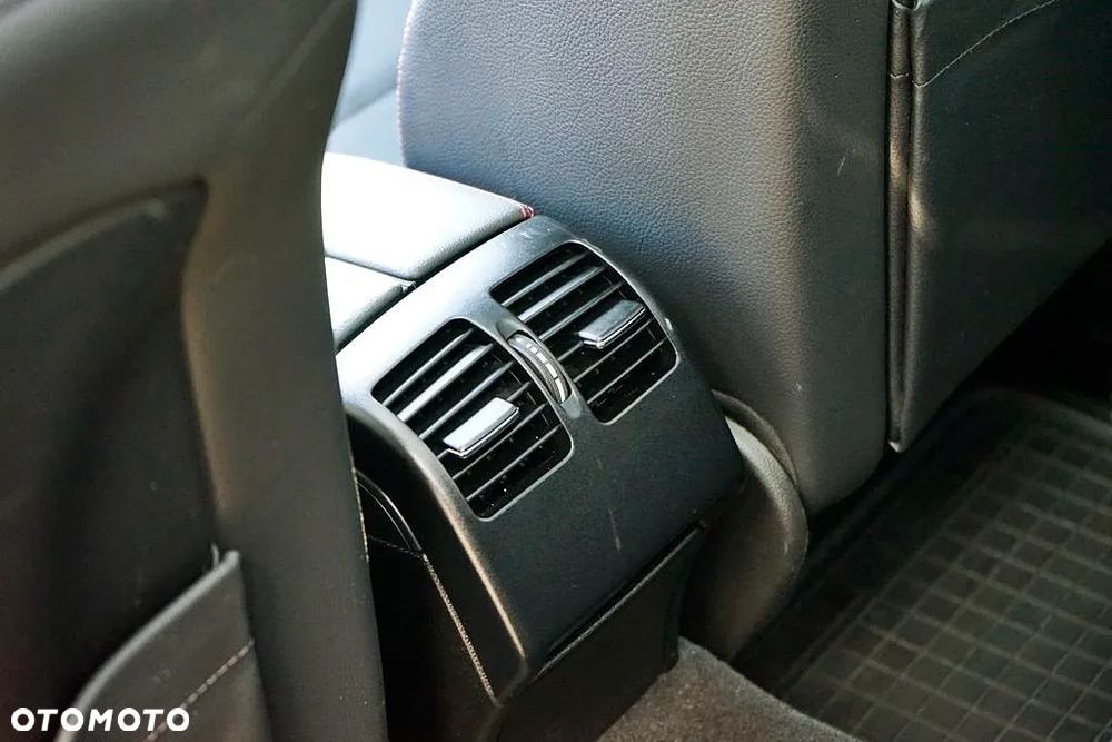 Mercedes-Benz Klasa C 200 CDI BlueEff Avantgarde - 26