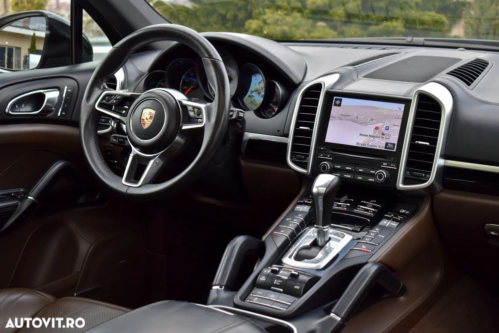 Porsche Cayenne 4.2 L S - 8