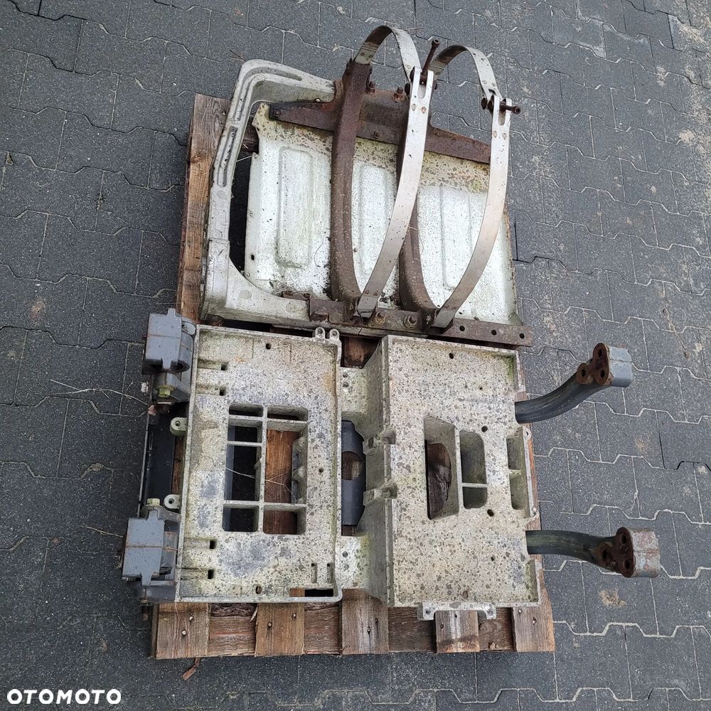 MOCOWANIE KATALIZATORA ,BATERII VOLVO FH13 ORYGINAŁ CHWALIM116 - 1