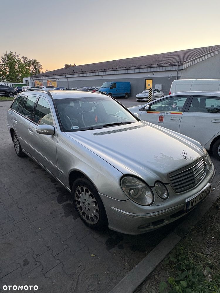 Mercedes-Benz E-Class 2003 photo 2