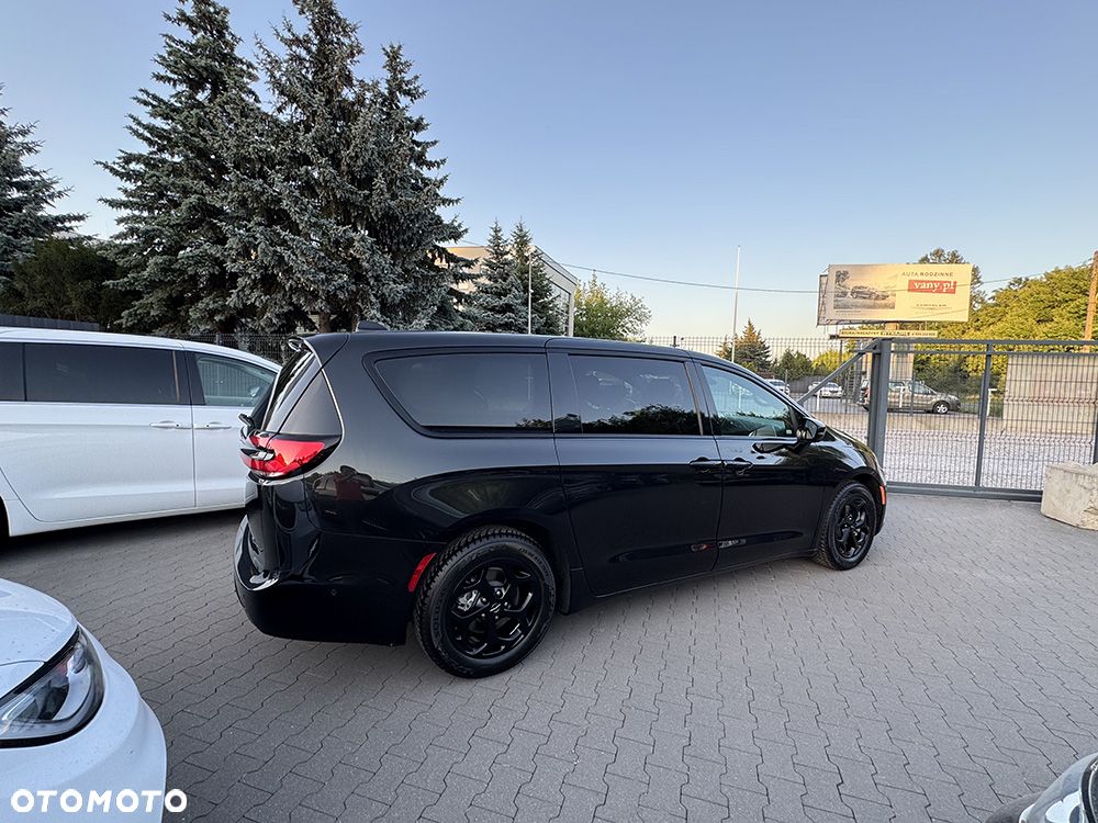 Chrysler Pacifica - 4