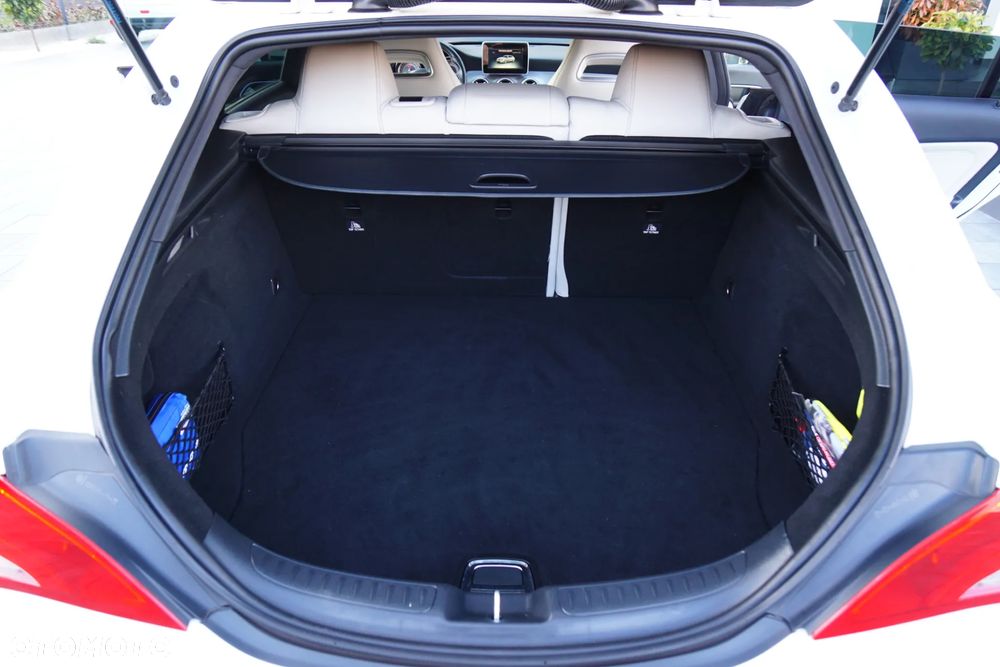 Mercedes-Benz CLA 180 7G-DCT UrbanStyle Edition - 40