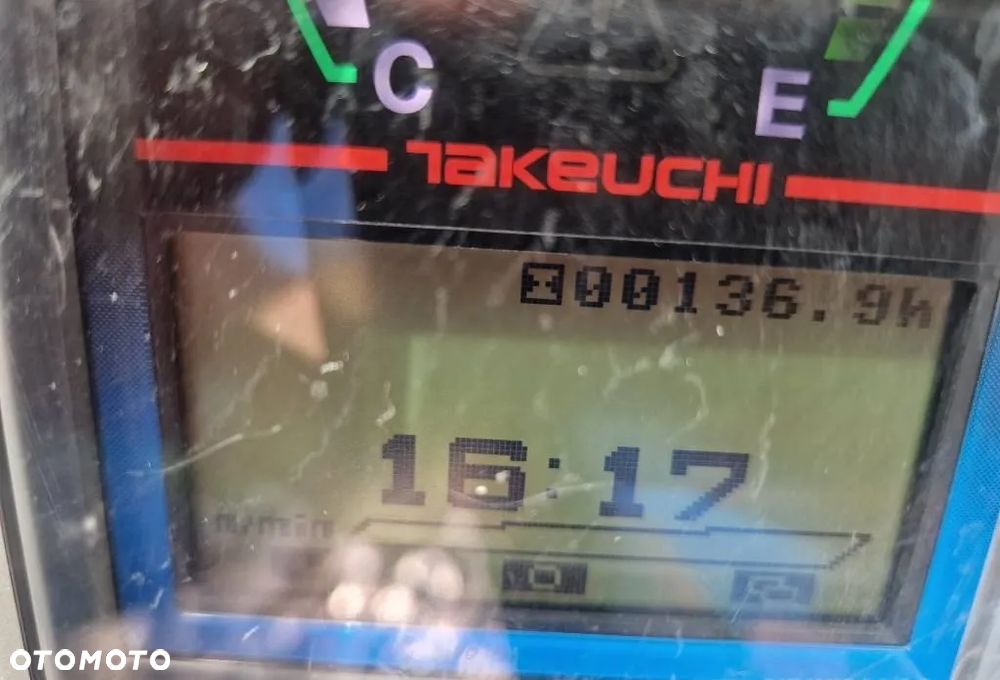 Takeuchi TB325R - 6