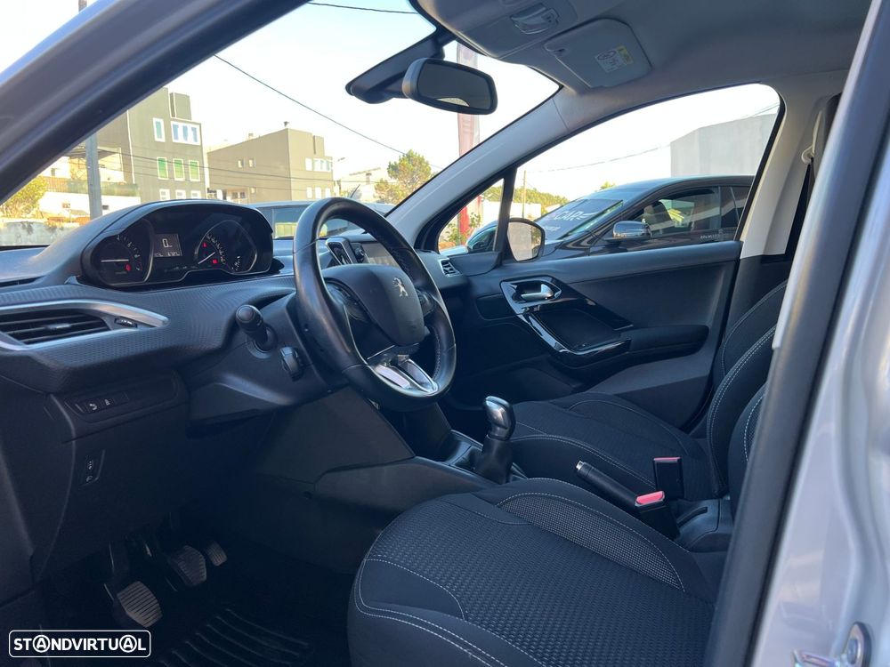 Peugeot 208 1.2 PureTech Style - 18