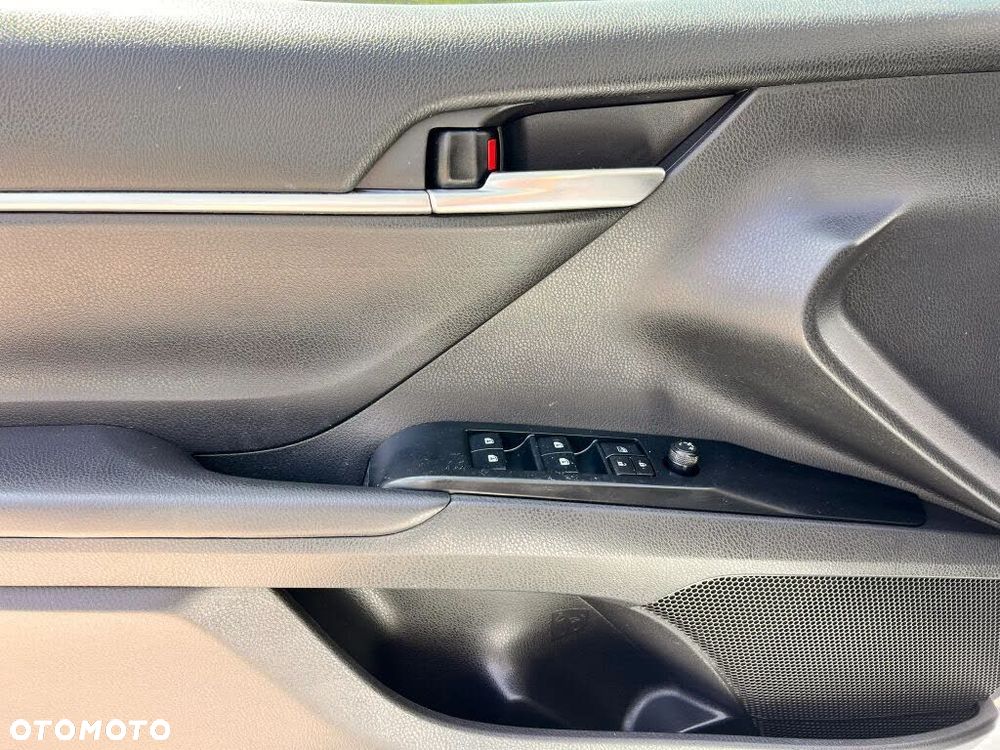 Toyota Camry 2.5 LE - 7