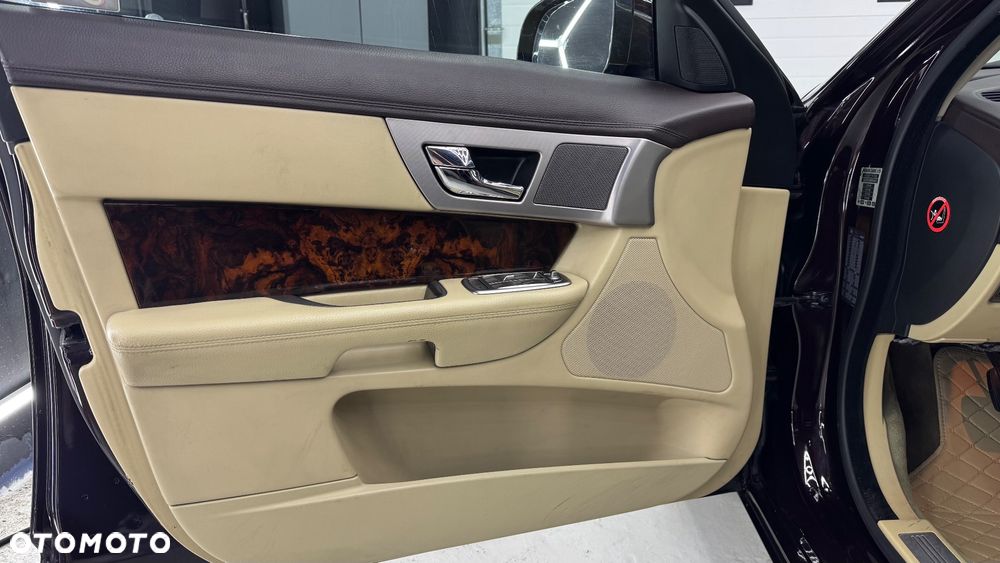 Jaguar XF 3.0 V6 D Premium Luxury - 7