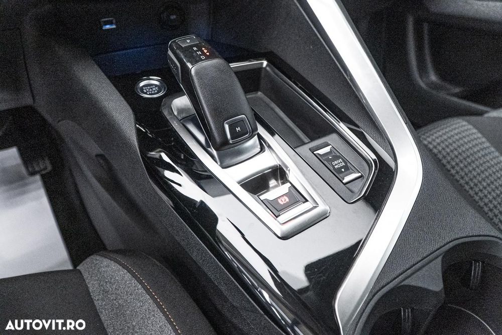 Peugeot 3008 1.2 PureTech Turbo S&S EAT8 Allure - 21