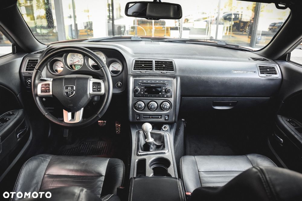 Dodge Challenger - 8