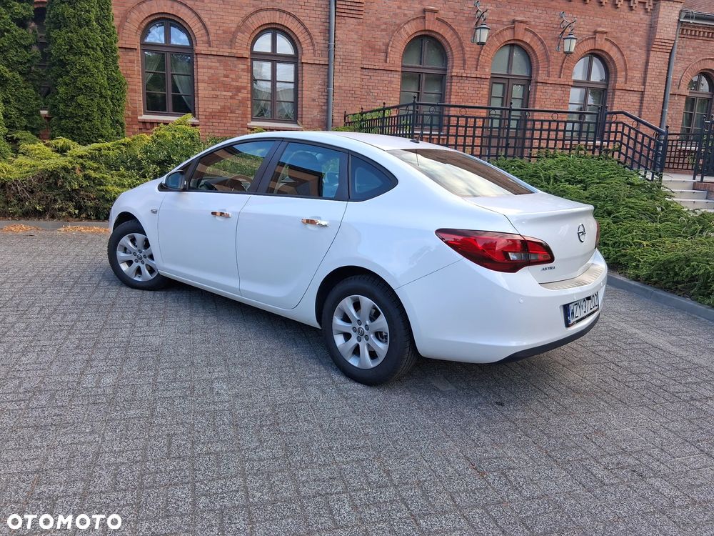 Opel Astra 1.6 Business EU6 - 18