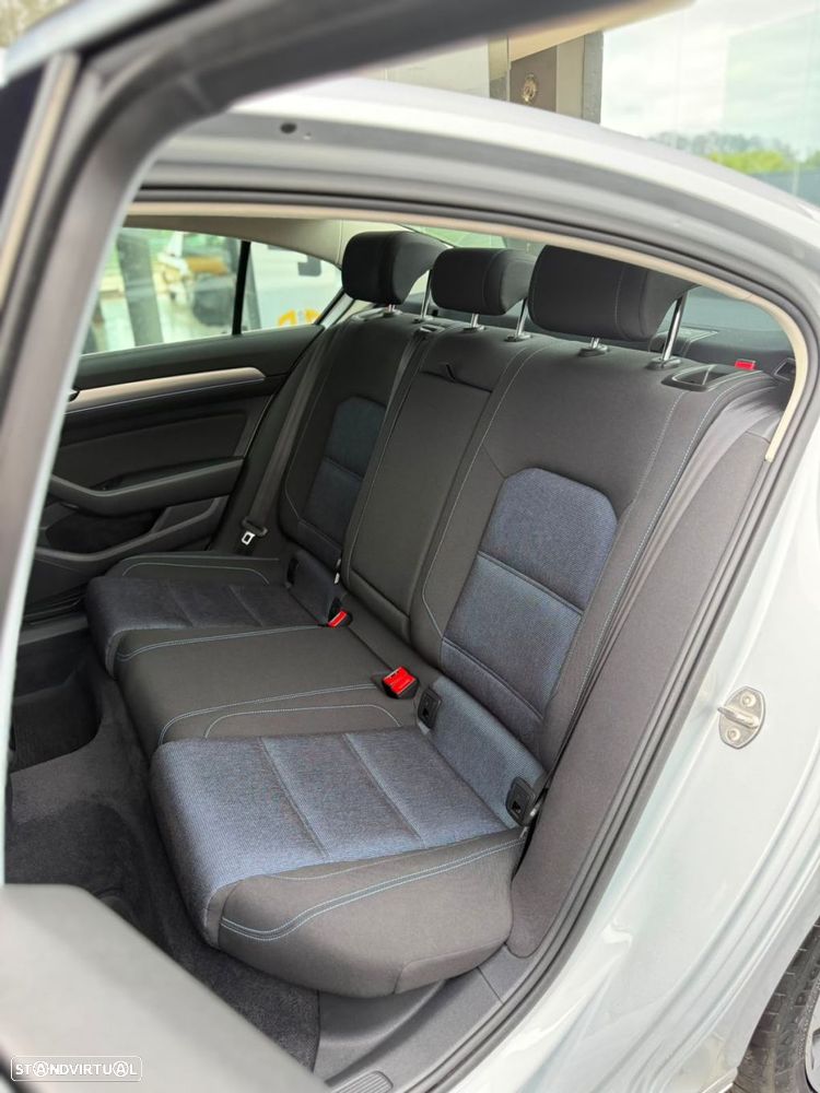 VW Passat - 18