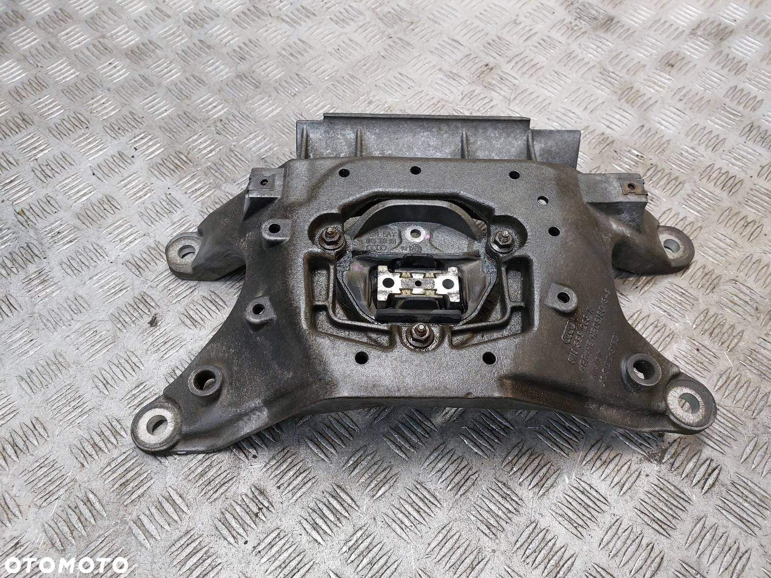ŁAPA PODPORA PODUSZKA SKRZYNI BIEGÓW AUDI A4 B8 2.0 TDI 8K0399263K - 2