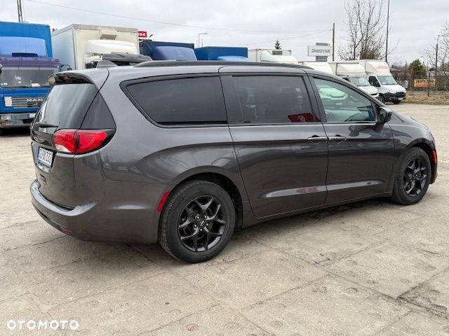 Chrysler Pacifica - 12