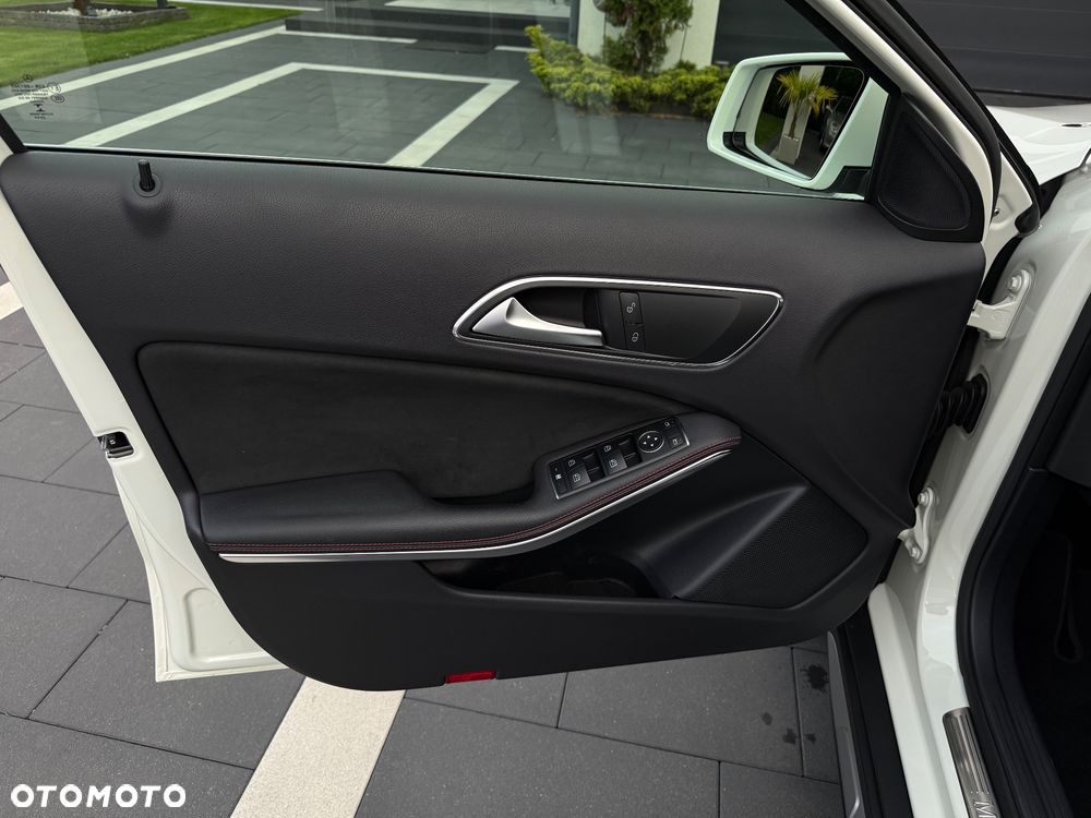 Mercedes-Benz GLA 200 AMG Line - 17