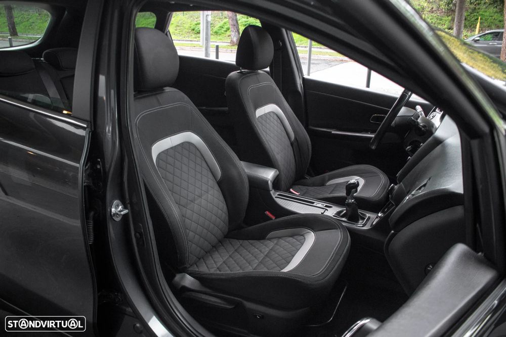 Kia Ceed SW 1.6 CRDi GT Line - 29