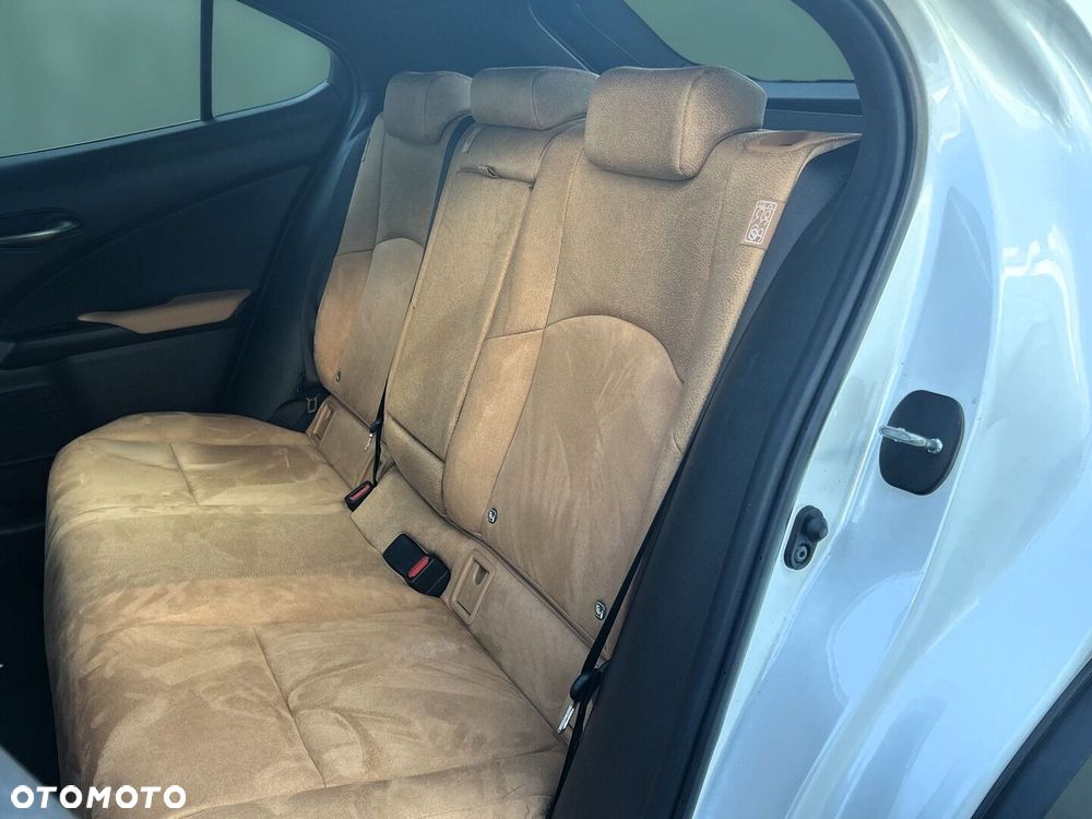 Lexus UX - 14