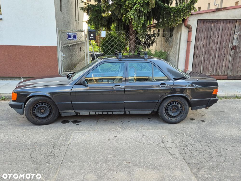 Mercedes-Benz W201 (190) - 17