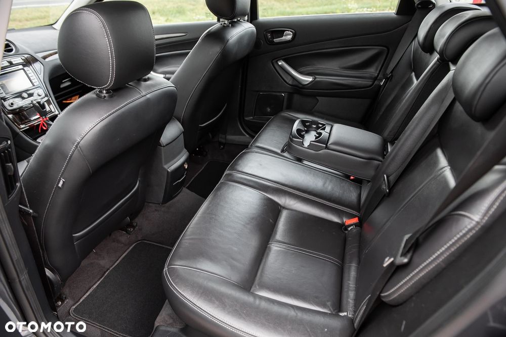 Ford Mondeo 2.3 Ghia - 23