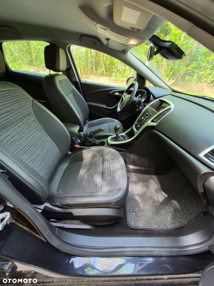 Opel Astra 1.4 Turbo Exklusiv - 9