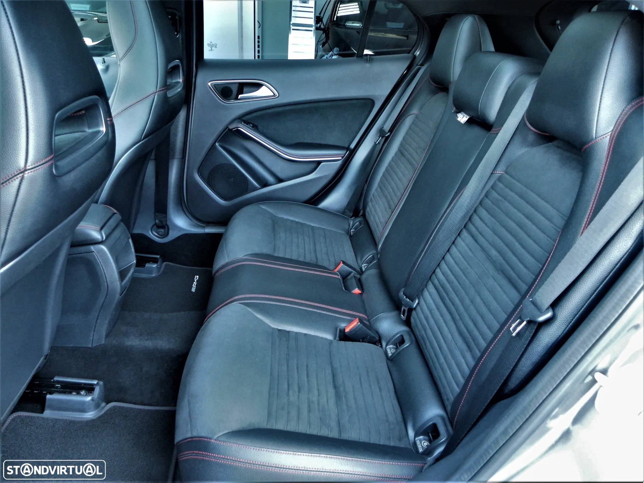 Mercedes-Benz GLA 180 d AMG Line - 19