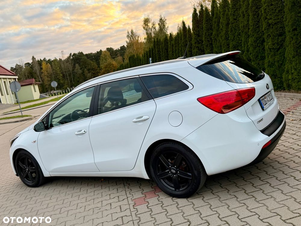 Kia Ceed - 11