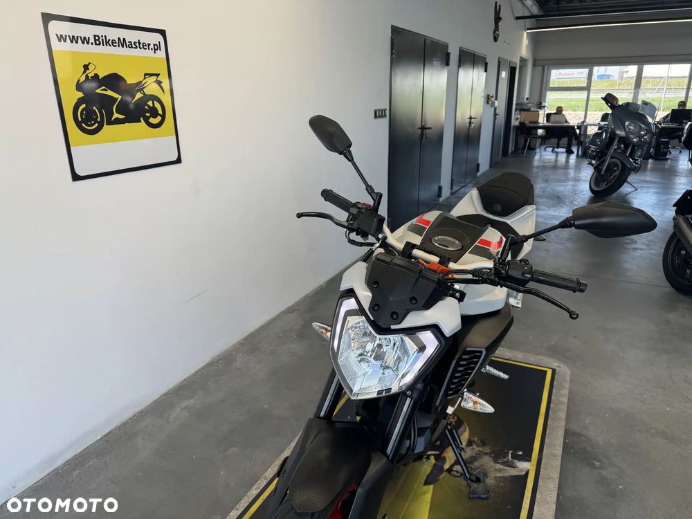 Yamaha MT - 32