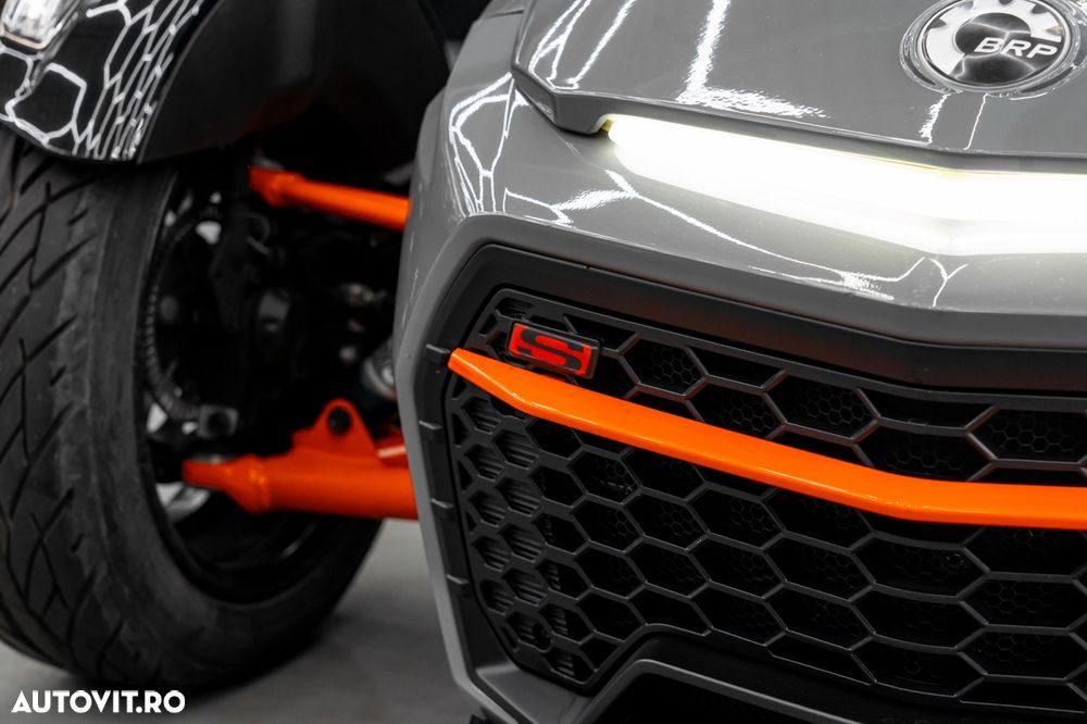 Can-Am Spyder - 13