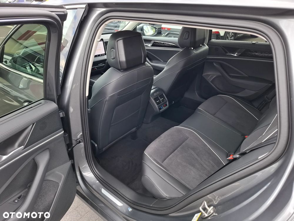 Volkswagen Passat Variant 2.0 TDI SCR Elegance DSG - 15