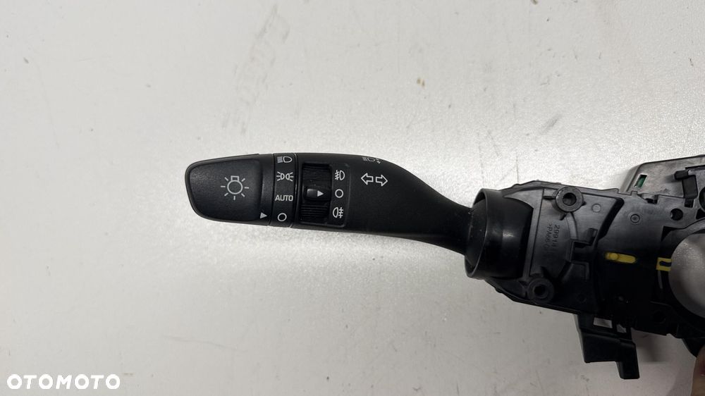 PRZEŁĄCZNIK ŚWIATEŁ WYCIERACZEK HYUNDAI I20 II  299141431 14-19 - 3