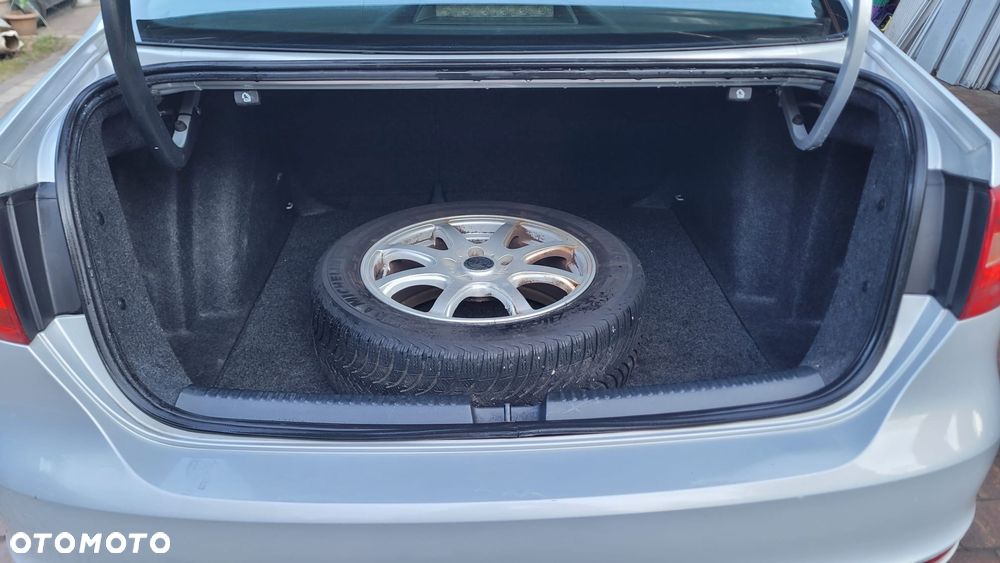 Volkswagen Jetta 1.2 TSI BlueMotion Technology Comfortline - 19